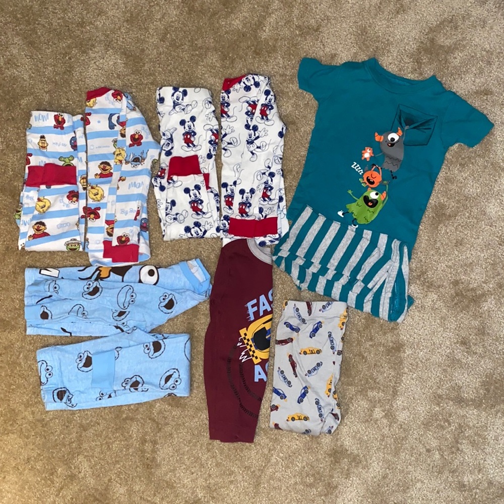 SOLD❌Pijama lot size 2t